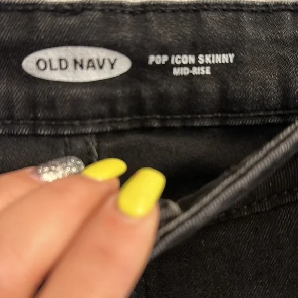 Old Navy skinny Mid-Rise jeans - Picture 5 of 6